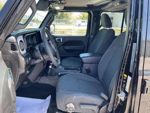 Used 2024 Jeep Wrangler Unlimited Sport AWD/4WD image 8