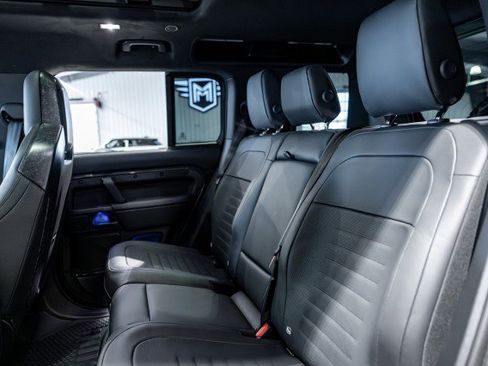 Used 2025 Land Rover Defender 110 image 38