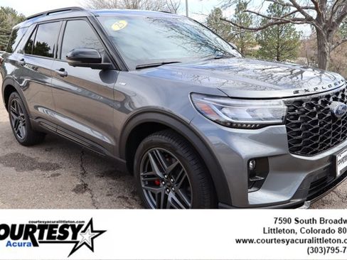 Used 2025 Ford Explorer ST-Line w/ Premium Package image 8