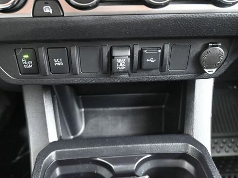 Used 2022 Toyota Tacoma SR image 22