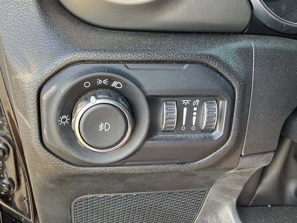 Used 2022 Jeep Wrangler Unlimited Sport AWD/4WD image 28