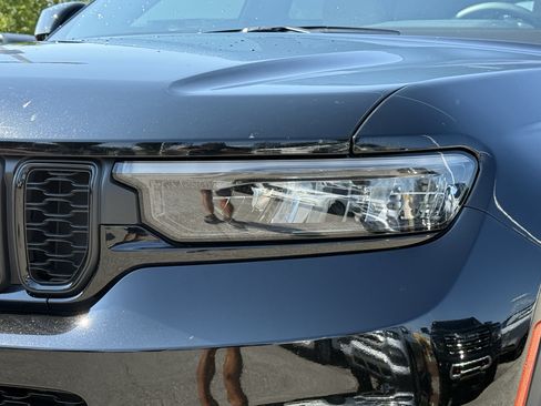 Used 2023 Jeep Grand Cherokee L Limited w/ Luxury Tech Group II AWD/4WD image 6