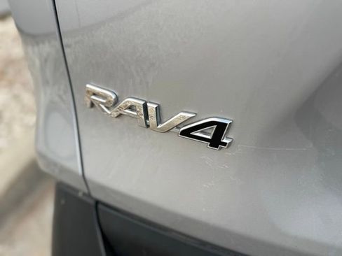 Certified 2022 Toyota RAV4 LE AWD/4WD image 38