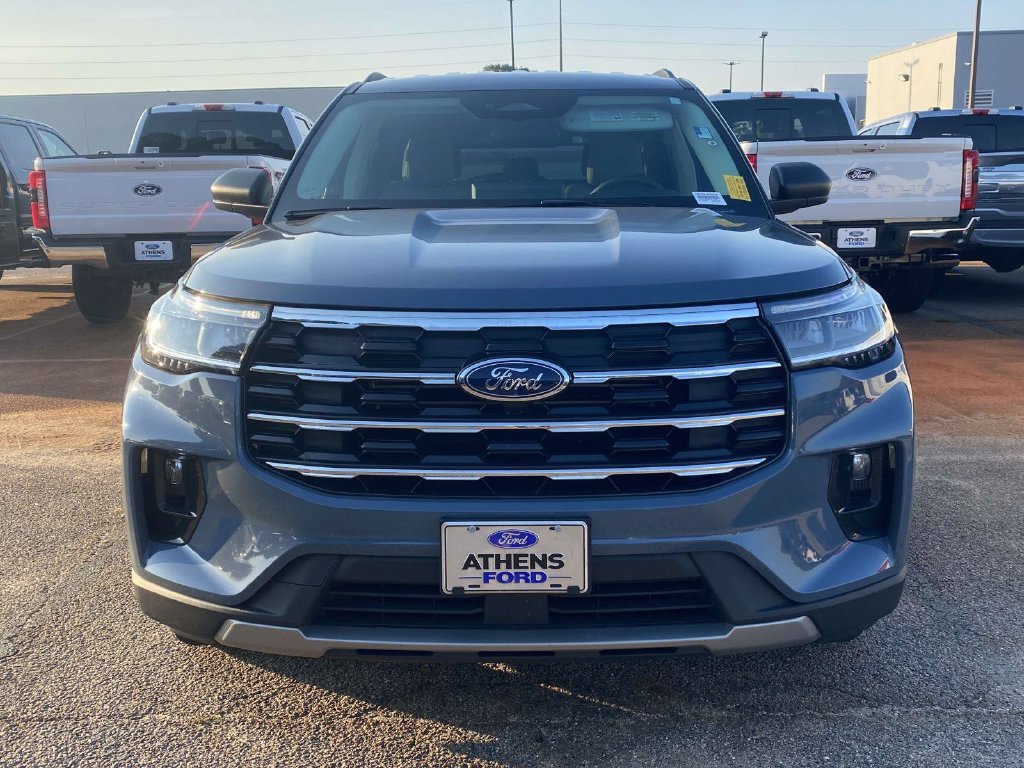 Used 2025 Ford Explorer Active w/ Active Comfort Package RWD image 2