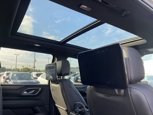 Used 2021 Chevrolet Suburban High Country image 10