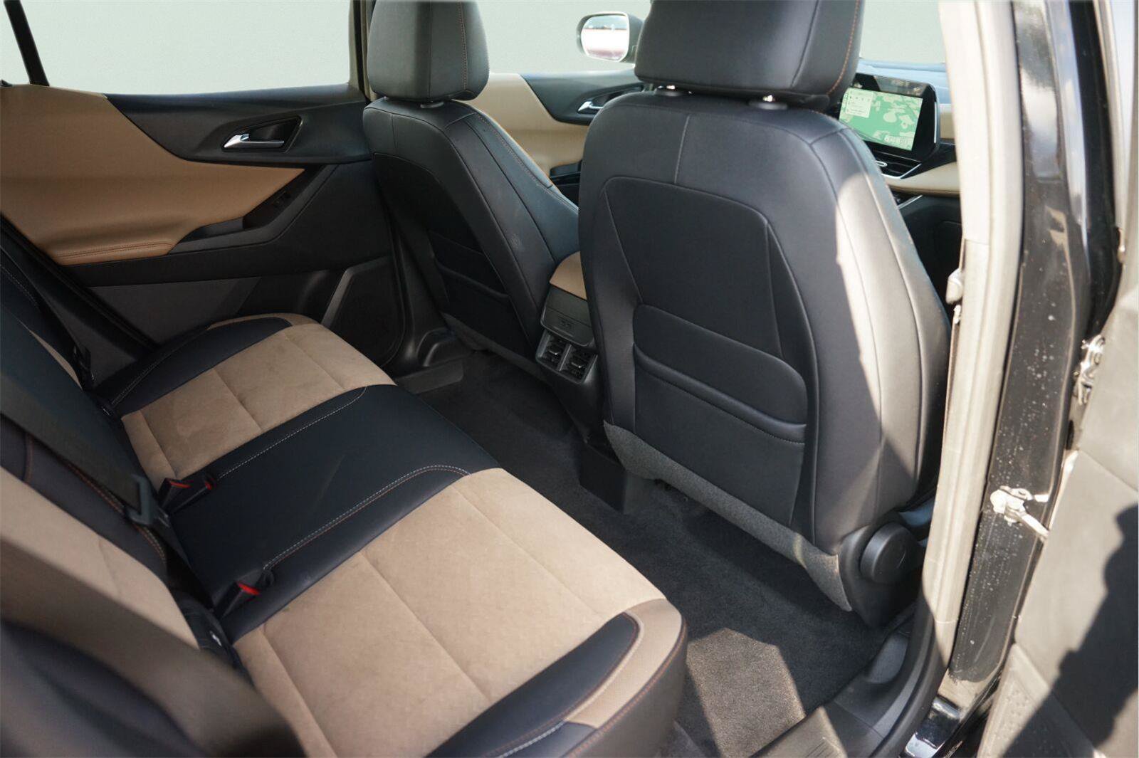 Used 2025 Chevrolet Equinox ACTIV FWD image 14