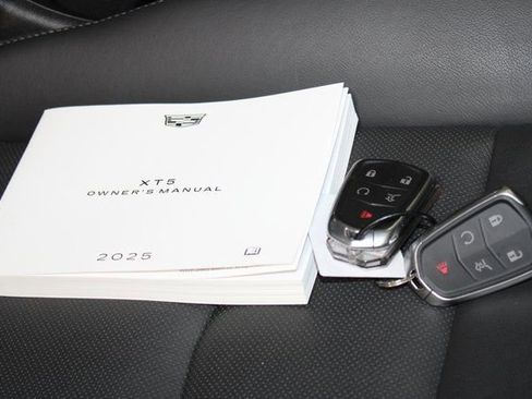 Used 2025 Cadillac XT5 Premium Luxury image 31