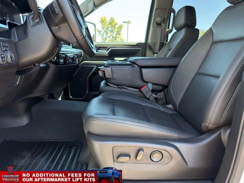 Used 2025 Chevrolet Silverado 3500 LTZ AWD/4WD image 17