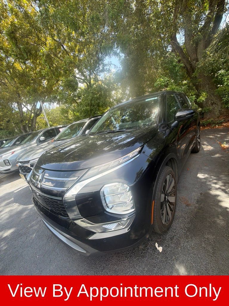 Used 2025 Mitsubishi Outlander SE AWD/4WD image 1