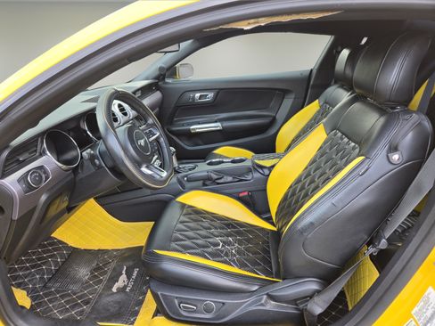 Used 2017 Ford Mustang Coupe RWD image 10