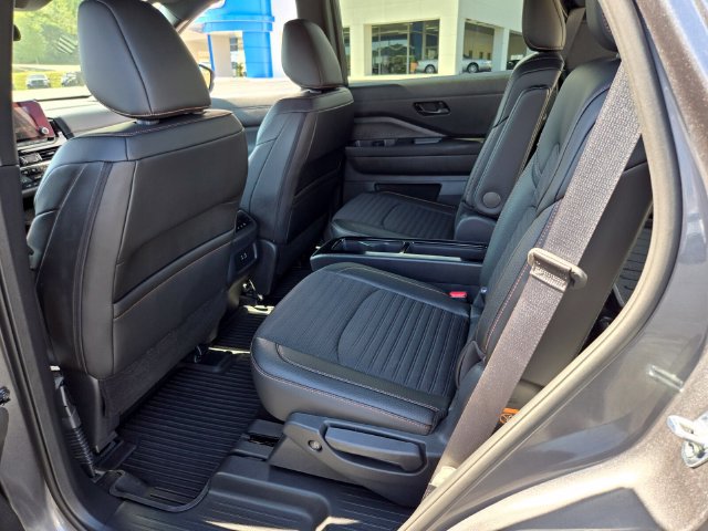 Used 2025 Nissan Pathfinder Rock Creek AWD/4WD image 11