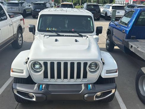 Used 2023 Jeep Wrangler Unlimited Sahara w/ Cold Weather Group AWD/4WD image 32