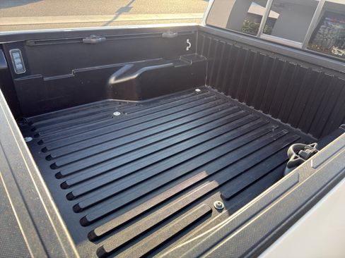 Used 2020 Toyota Tacoma SR image 5