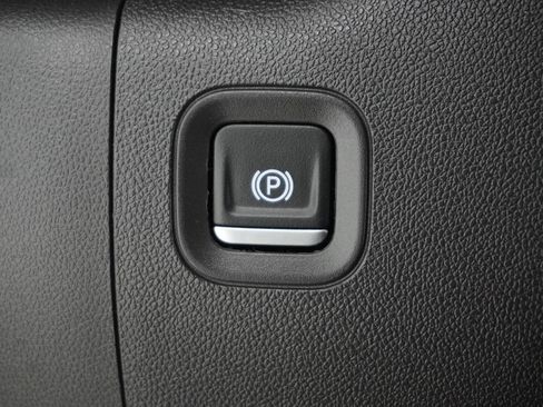 Used 2024 Chevrolet Silverado 1500 Custom image 16