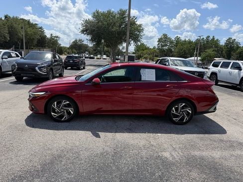Used 2025 Hyundai Elantra SEL FWD image 6