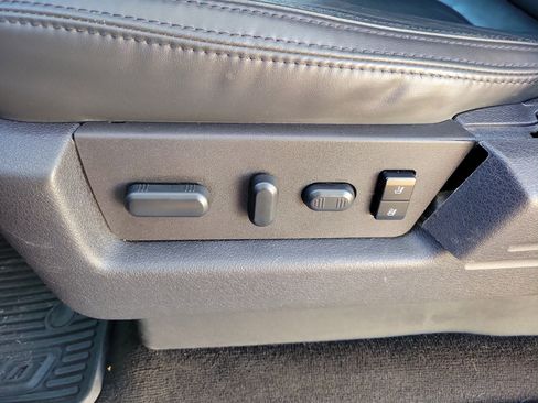 Used 2013 Ford F150 Platinum image 18