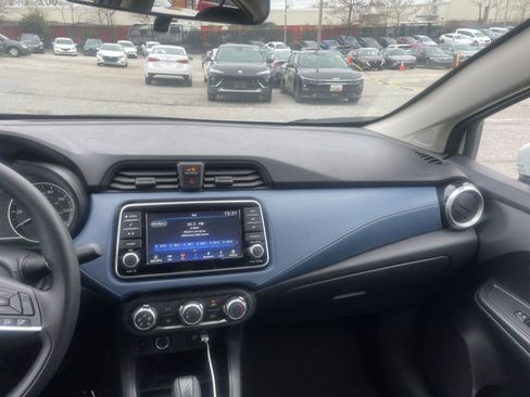 Used 2025 Nissan Versa SV w/ Trunk Package image 30