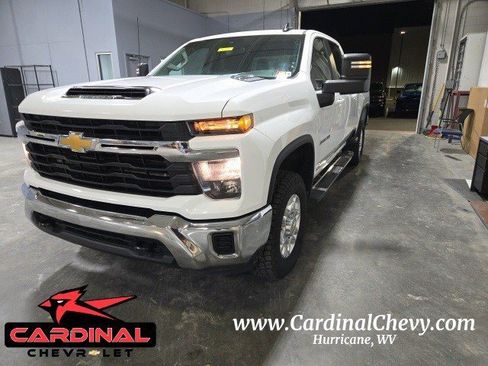 Used 2024 Chevrolet Silverado 3500 LT image 2