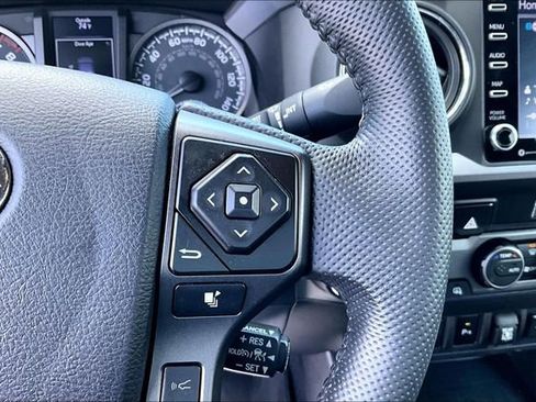 Used 2022 Toyota Tacoma TRD Sport w/ Technology Package image 13