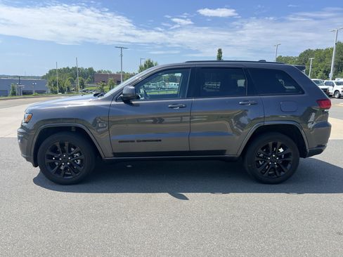 Used 2021 Jeep Grand Cherokee Laredo X AWD/4WD image 30