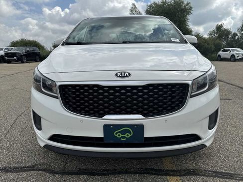 Used 2016 Kia Sedona LX w/ LX Essentials Premium Package FWD image 2