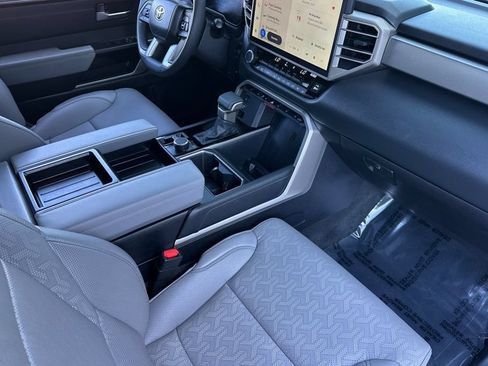 Used 2025 Toyota Tundra Limited AWD/4WD image 17