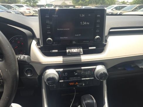 Used 2019 Toyota RAV4 XLE Premium FWD image 10
