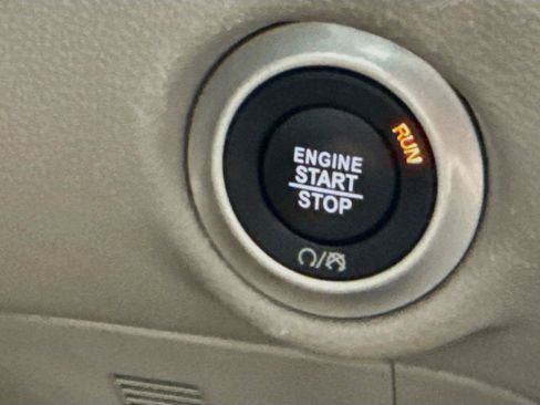 Used 2024 Chrysler Pacifica Touring-L FWD image 14