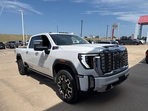 Used 2025 GMC Sierra 2500 Denali w/ Denali Reserve Package AWD/4WD image 3