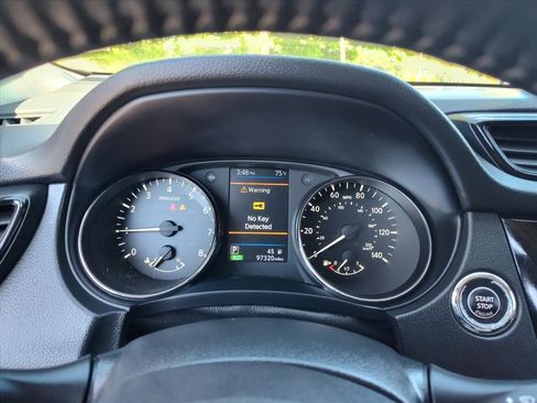 Used 2020 Nissan Rogue SV FWD image 15