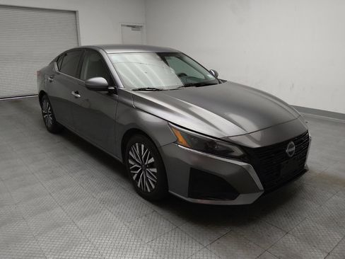 Used 2023 Nissan Altima 2.5 SV FWD image 13