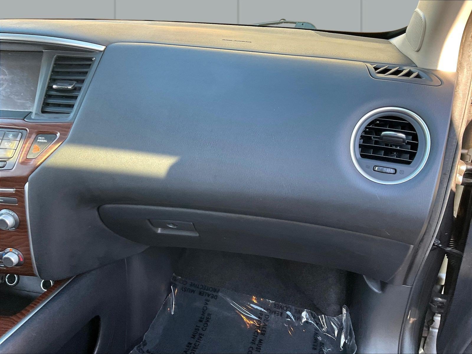 Used 2017 Nissan Pathfinder Platinum w/ Family Entertainment Package FWD image 29