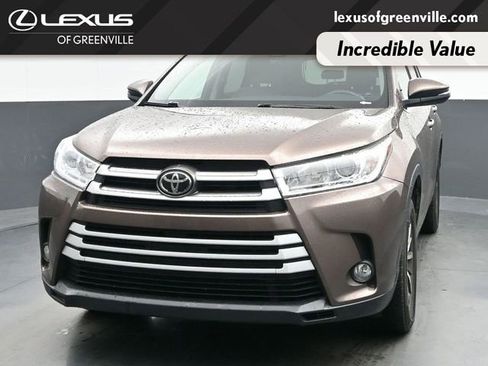 Used 2017 Toyota Highlander XLE FWD image 3