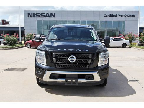 Used 2021 Nissan Titan SV w/ SV Convenience Package RWD image 2