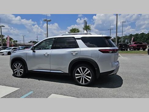 Used 2024 Nissan Pathfinder Platinum w/ Cargo Package FWD image 25