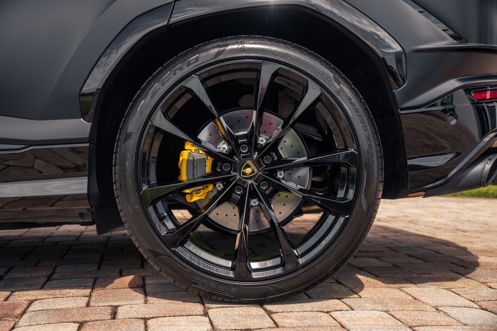 Used 2023 Lamborghini Urus S AWD/4WD image 17