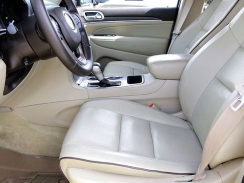 Used 2018 Jeep Grand Cherokee Overland RWD image 10
