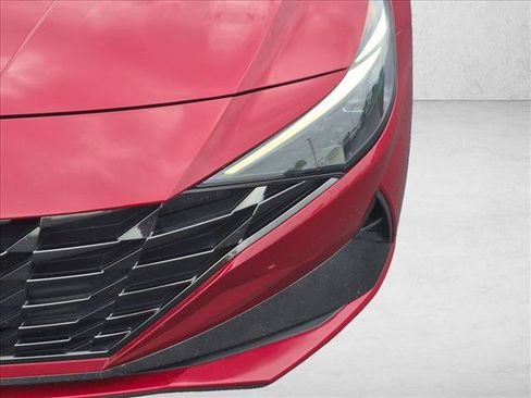 Used 2022 Hyundai Elantra Limited FWD image 9