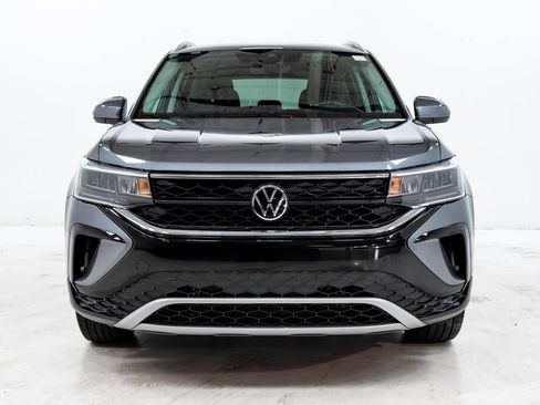 Used 2024 Volkswagen Taos SE FWD image 4