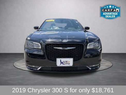 Used 2019 Chrysler 300 S AWD/4WD image 7