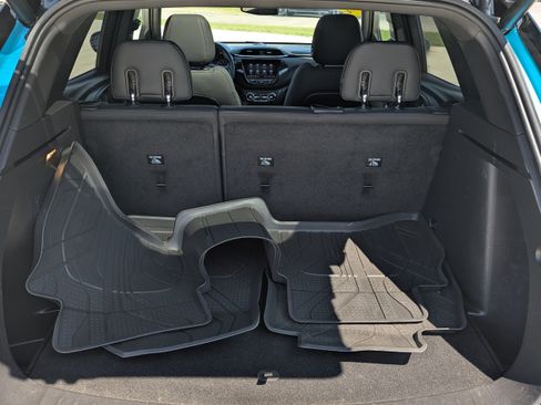 Used 2022 Chevrolet TrailBlazer RS w/ Sun and Liftgate Package AWD/4WD image 3