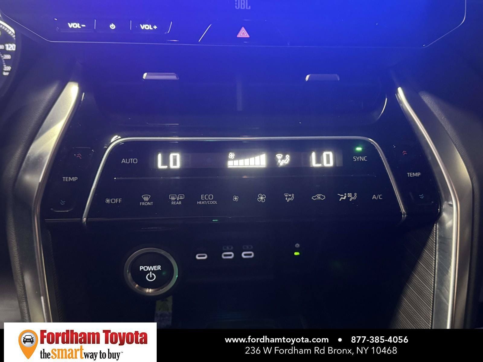 Used 2023 Toyota Venza XLE AWD/4WD image 28