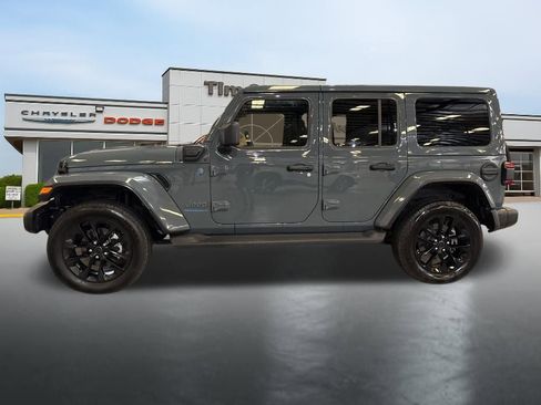 Used 2025 Jeep Wrangler Unlimited Sahara image 2