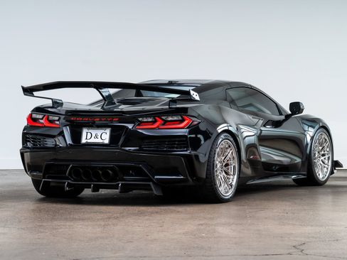 Used 2024 Chevrolet Corvette Z06 RWD image 10