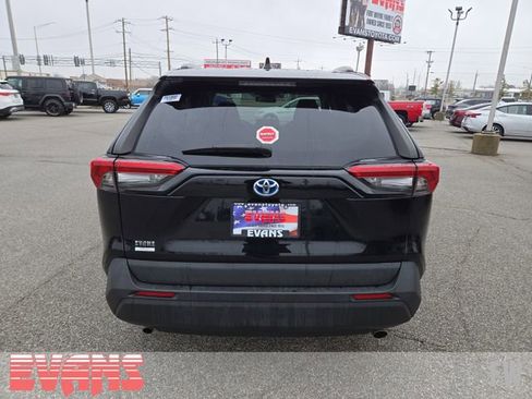 Used 2021 Toyota RAV4 LE image 23