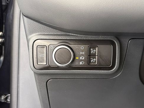 Used 2025 Ford Explorer Active AWD/4WD image 46