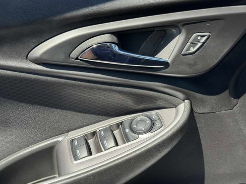 Used 2025 Chevrolet Malibu LT image 28