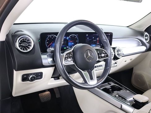 Used 2023 Mercedes-Benz EQB 300 4MATIC image 27