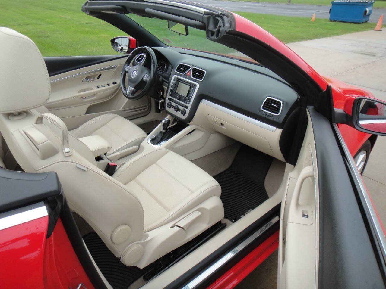 Used 2016 Volkswagen Eos Komfort FWD image 4