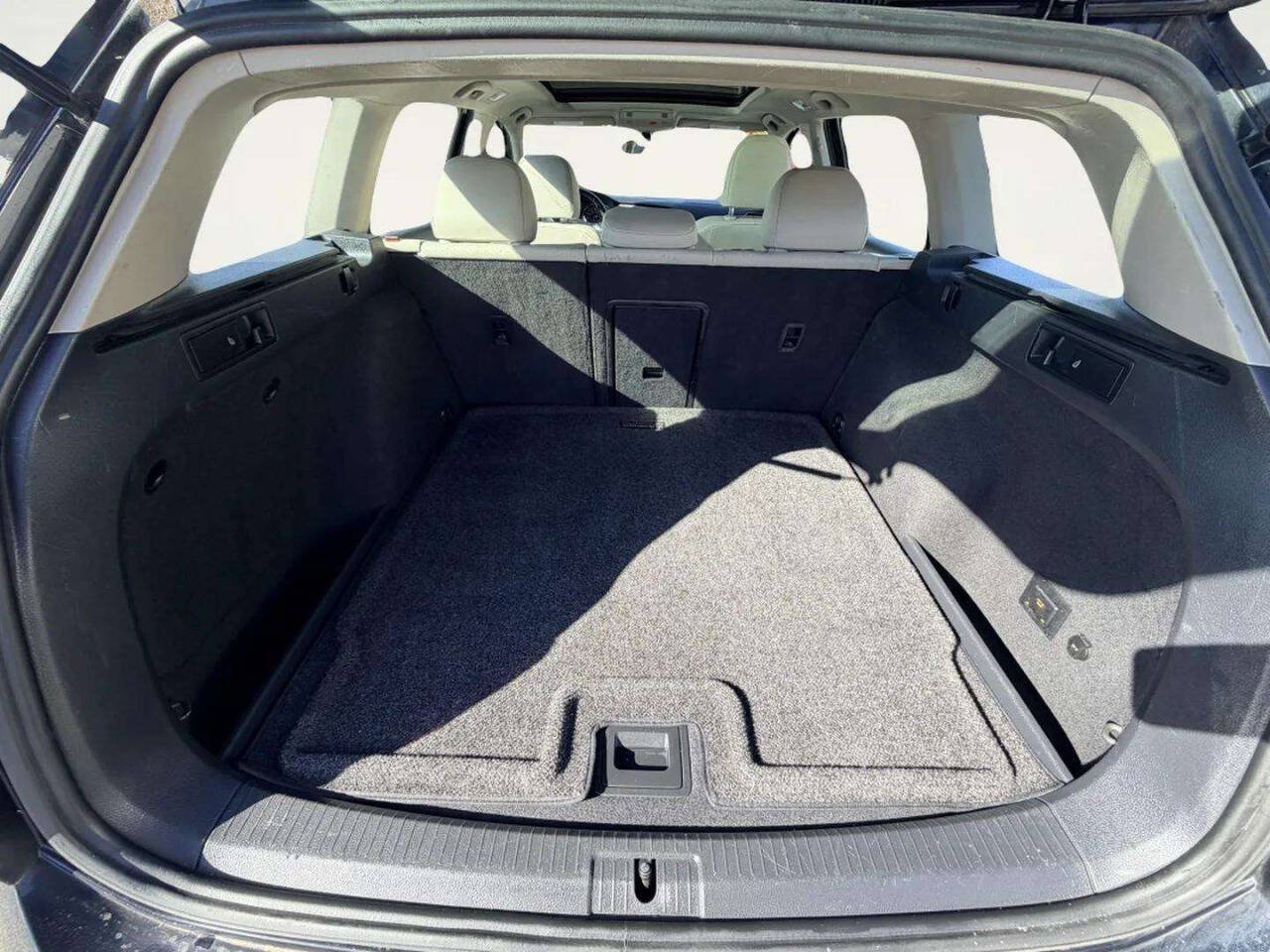 Used 2017 Volkswagen Golf Alltrack SE AWD/4WD image 5